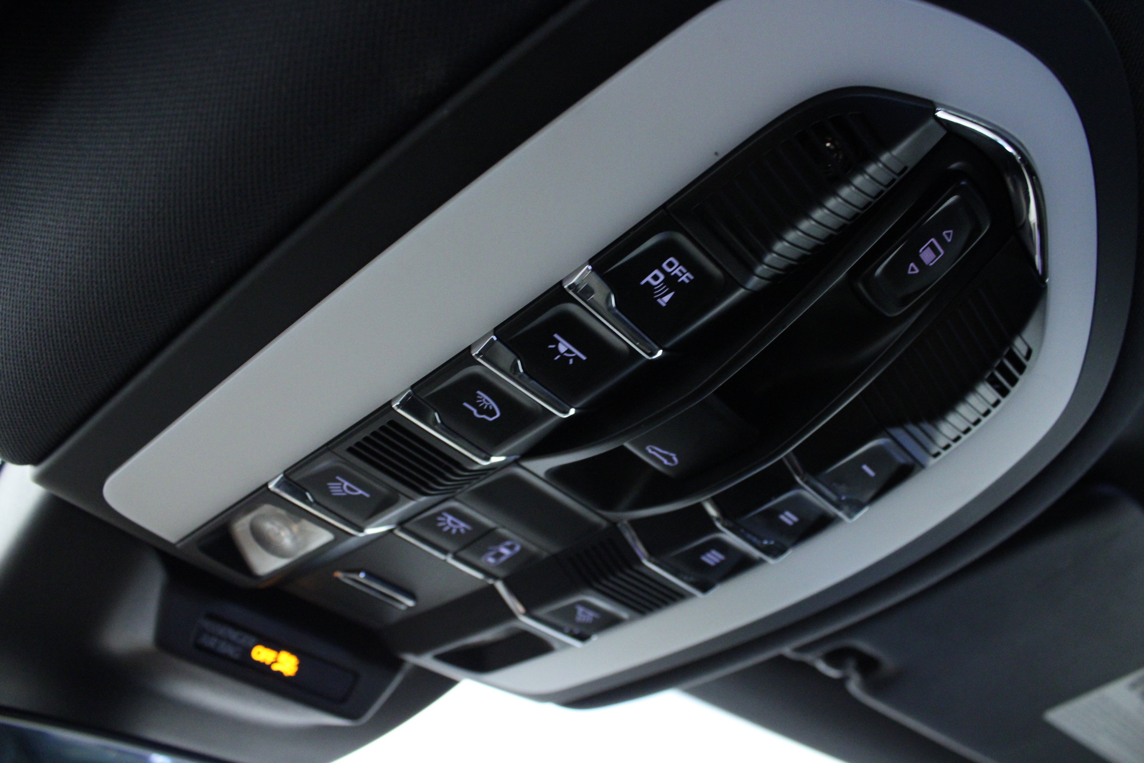 Used 2021 Porsche Macan AWD/4WD image 24