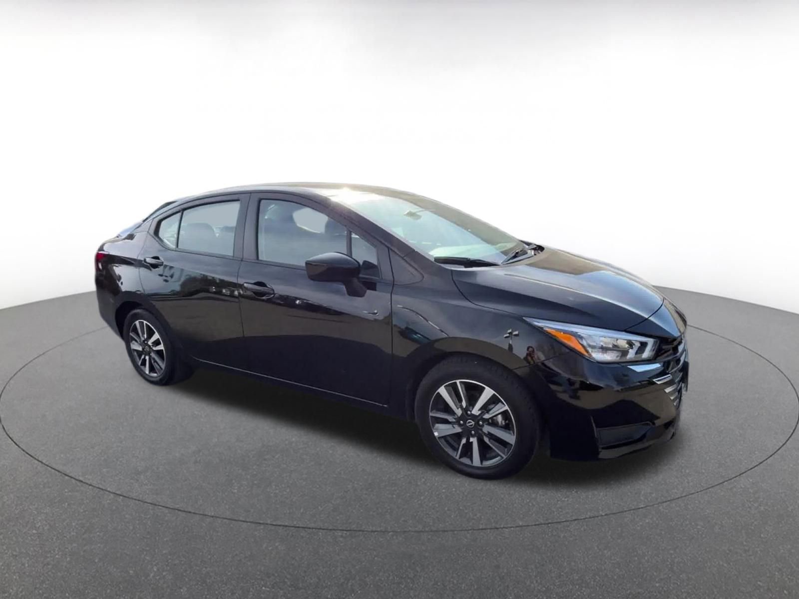 Used 2025 Nissan Versa SV image 2