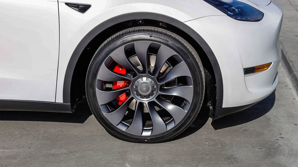 Used 2024 Tesla Model Y Performance image 10