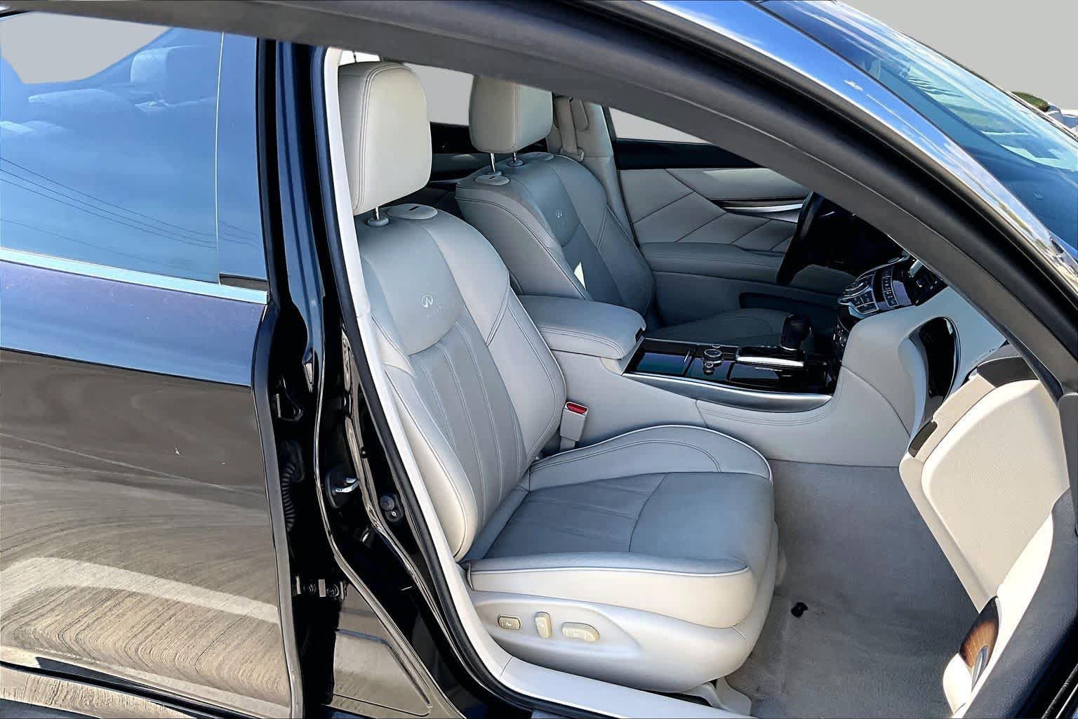 Used 2012 INFINITI M37 w/ Deluxe Touring Pkg RWD image 8