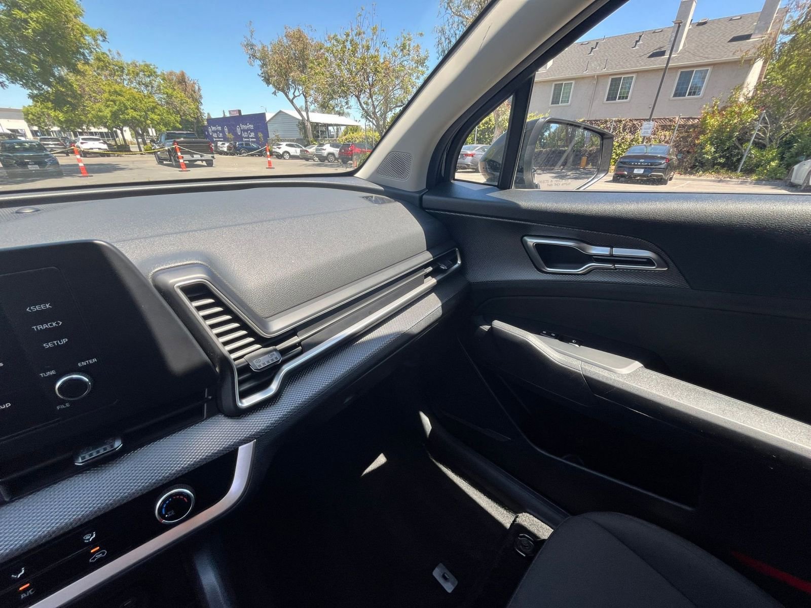 Used 2025 Kia Sportage LX FWD image 34