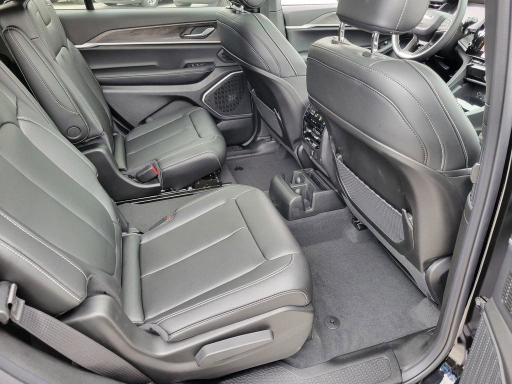 New 2026 Jeep Grand Cherokee L Limited w/ Limited Altitude Package AWD/4WD image 18