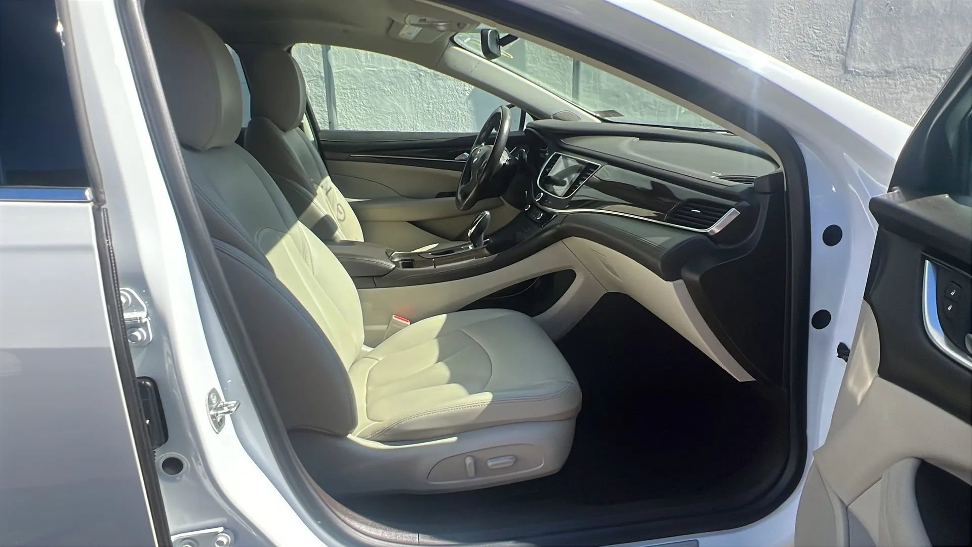 Used 2017 Buick LaCrosse Preferred image 31