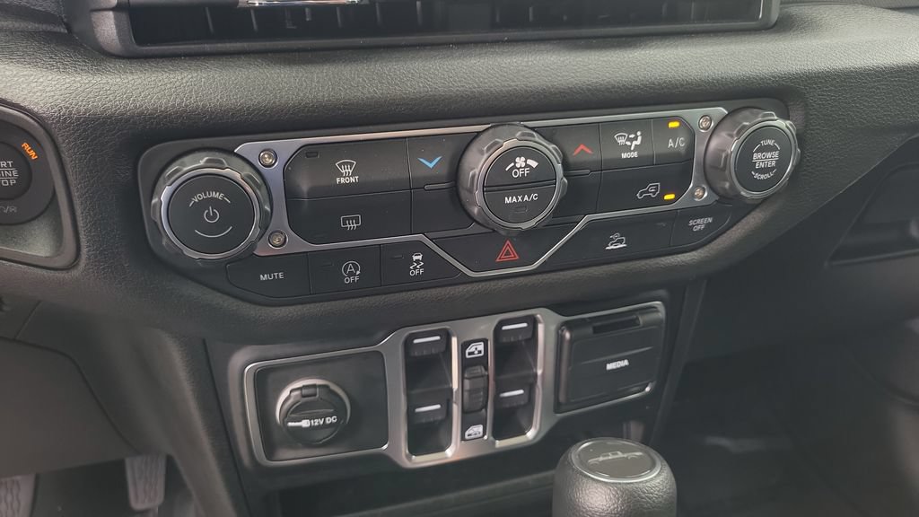 Used 2026 Jeep Gladiator Sport AWD/4WD image 16