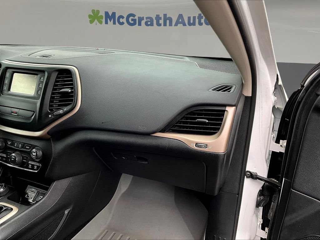 Used 2018 Jeep Cherokee Latitude w/ Cold Weather Group AWD/4WD image 29