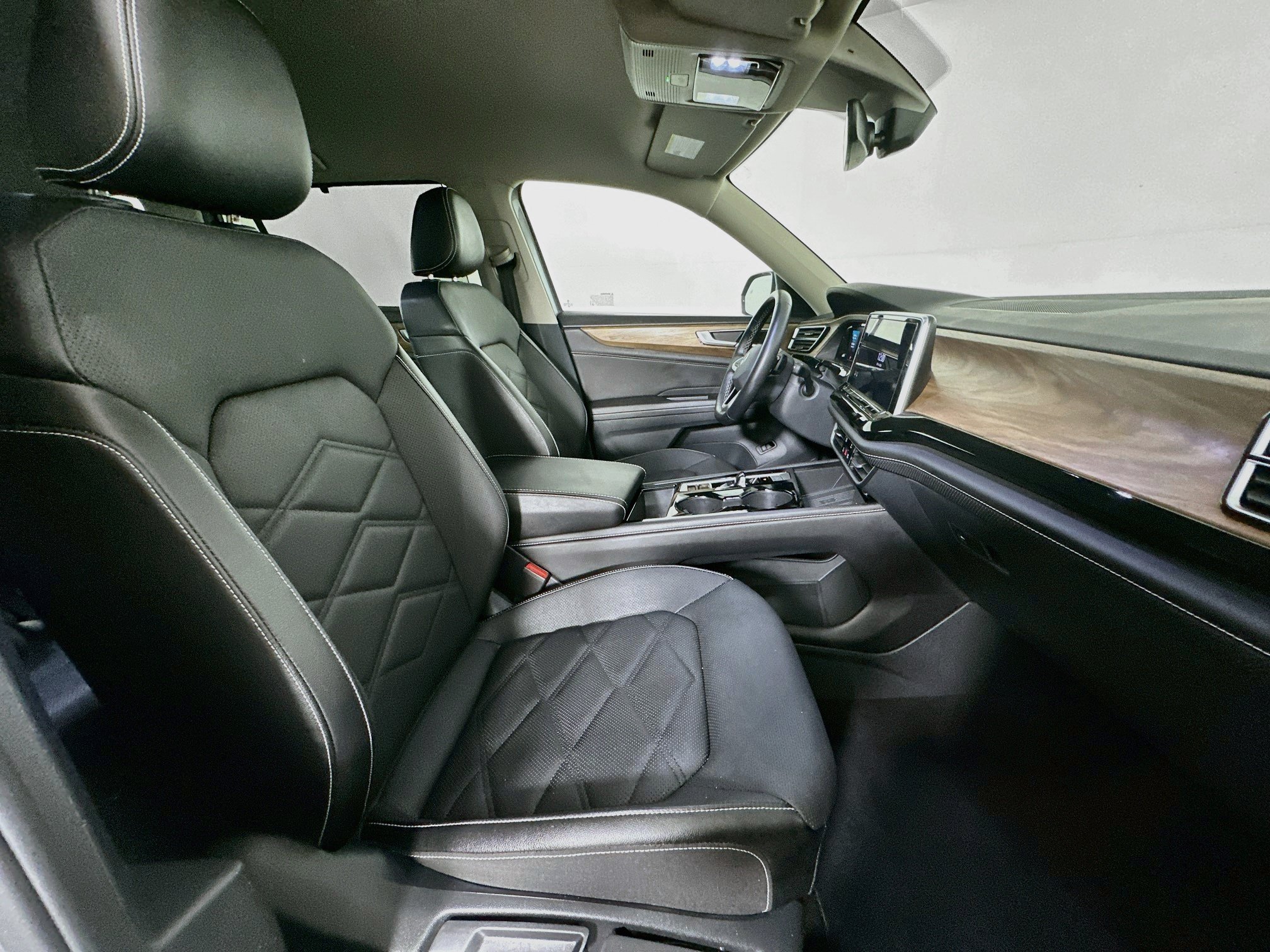 Used 2025 Volkswagen Atlas SE FWD image 32