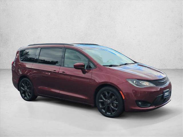 Used 2020 Chrysler Pacifica Touring-L FWD image 3