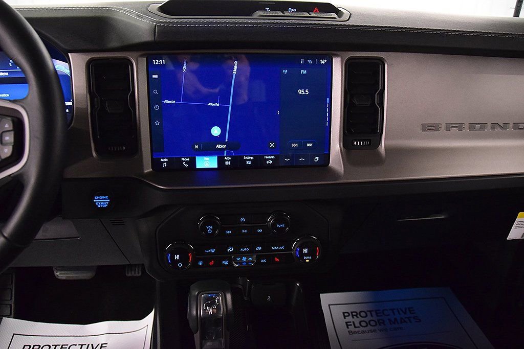 Used 2025 Ford Bronco Outer Banks image 25