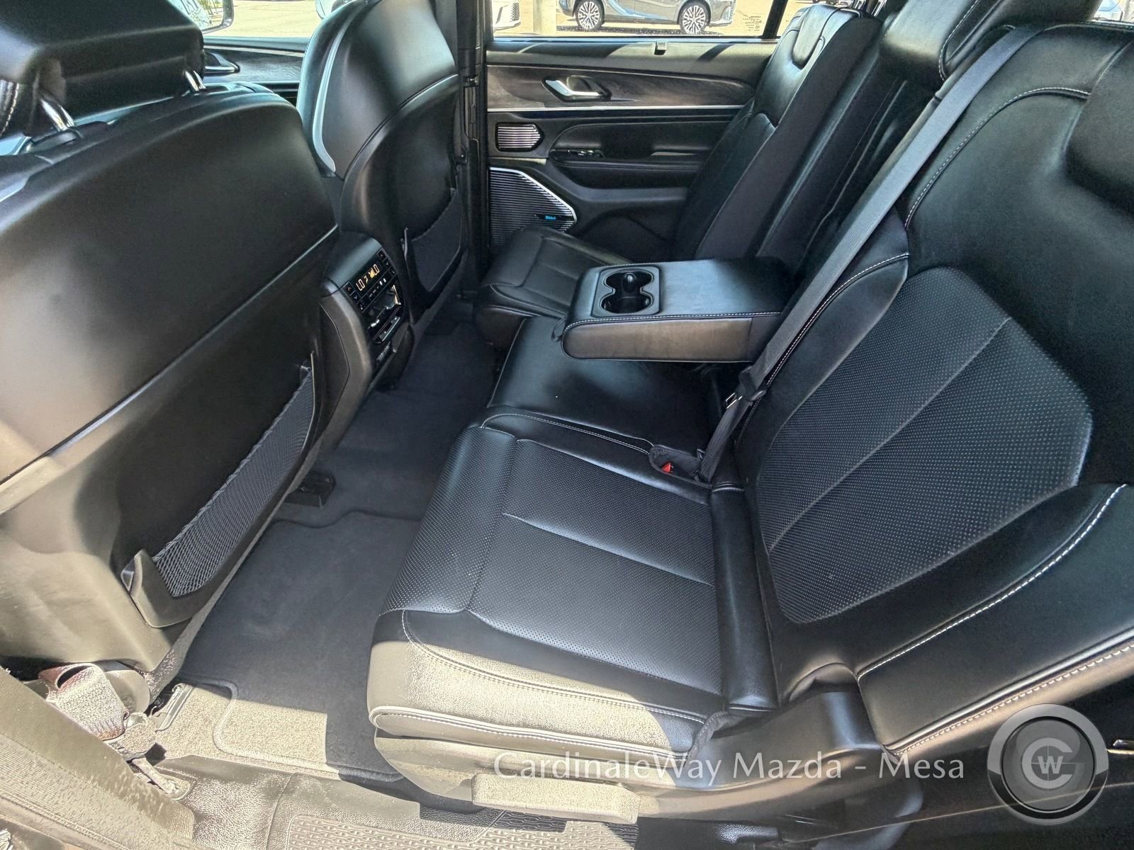 Used 2023 Jeep Grand Cherokee L Overland w/ Luxury Tech Group IV image 13