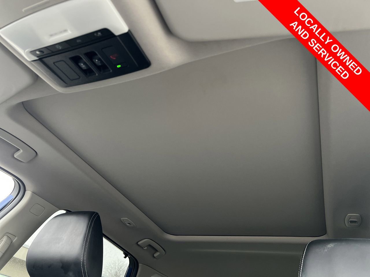 Used 2021 Nissan Rogue Platinum image 3