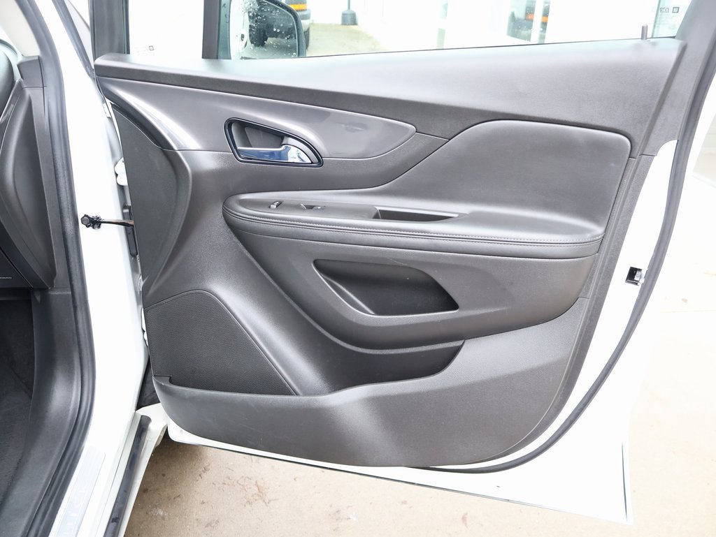 Used 2020 Buick Encore Preferred w/ Safety Package image 32