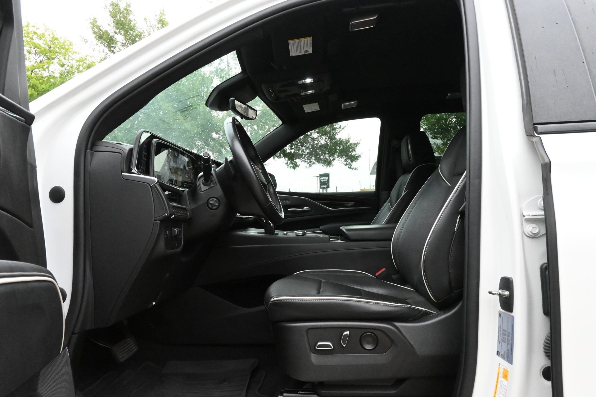 Certified 2023 Cadillac Escalade ESV Sport w/ Touring Package AWD/4WD image 16
