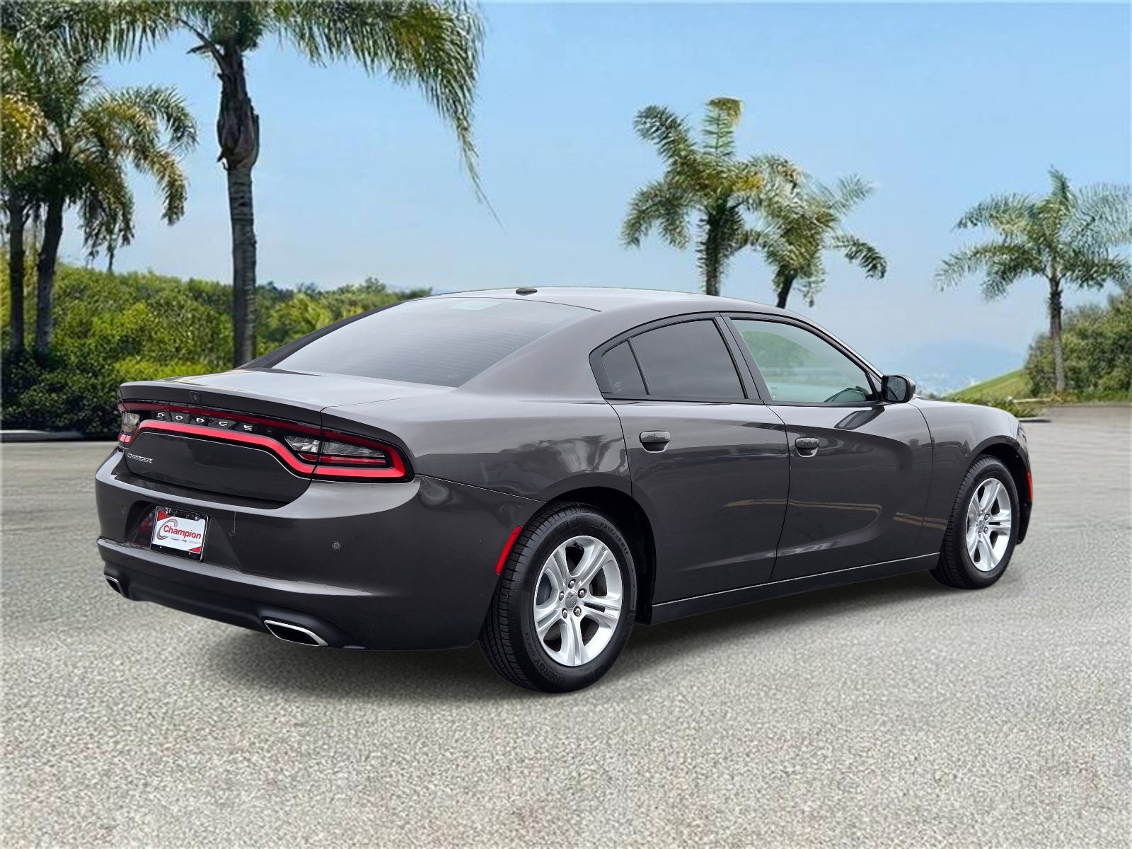 Used 2020 Dodge Charger SXT RWD image 4