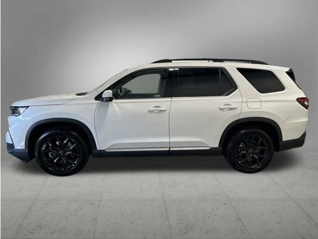 Certified 2025 Honda Pilot Touring image 3