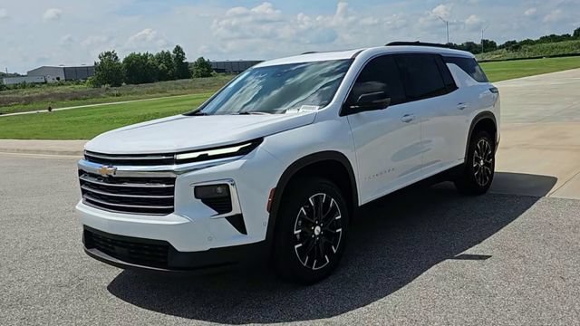 New 2026 Chevrolet Traverse LT w/ Enhanced Driving Package FWD image 4