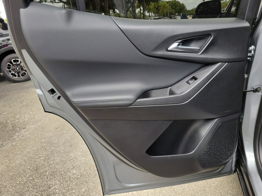 Used 2025 Chevrolet Equinox LT w/ Safety and Technology Package FWD image 9