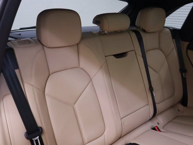 Used 2024 Porsche Macan AWD/4WD image 29
