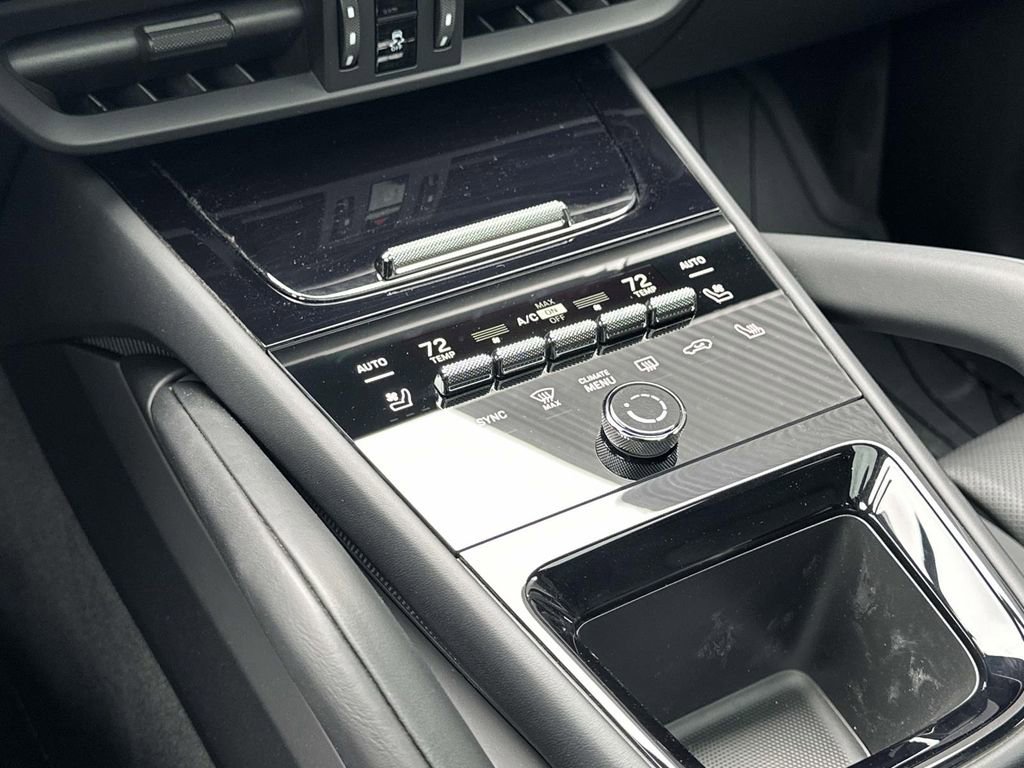 New 2026 Porsche Cayenne Coupe AWD/4WD image 27