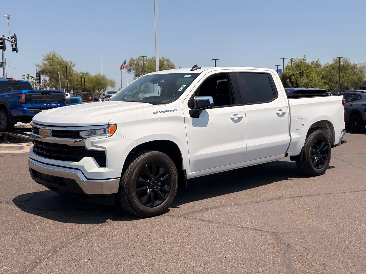 Used 2022 Chevrolet Silverado 1500 LT RWD image 2