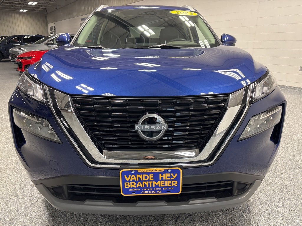 Used 2023 Nissan Rogue SV w/ SV Premium Package image 2