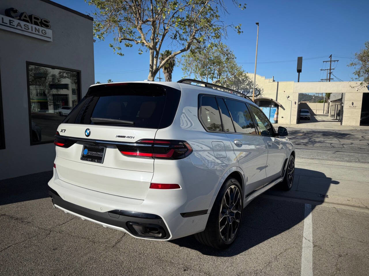 Used 2023 BMW X7 xDrive40i w/ Executive Package image 8