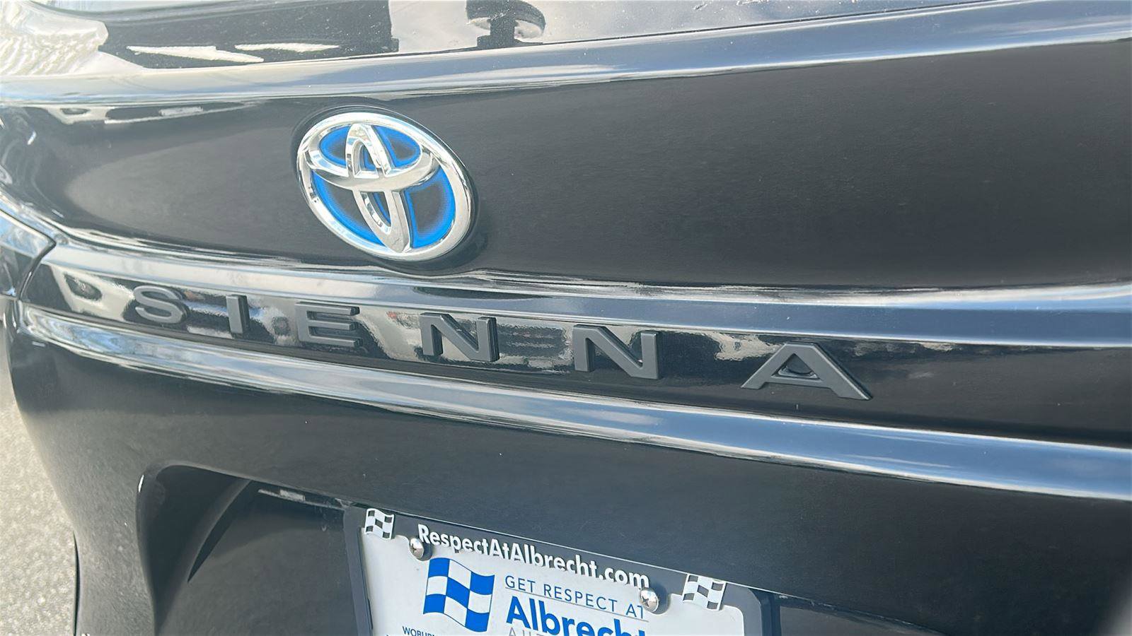 Used 2023 Toyota Sienna XLE image 8