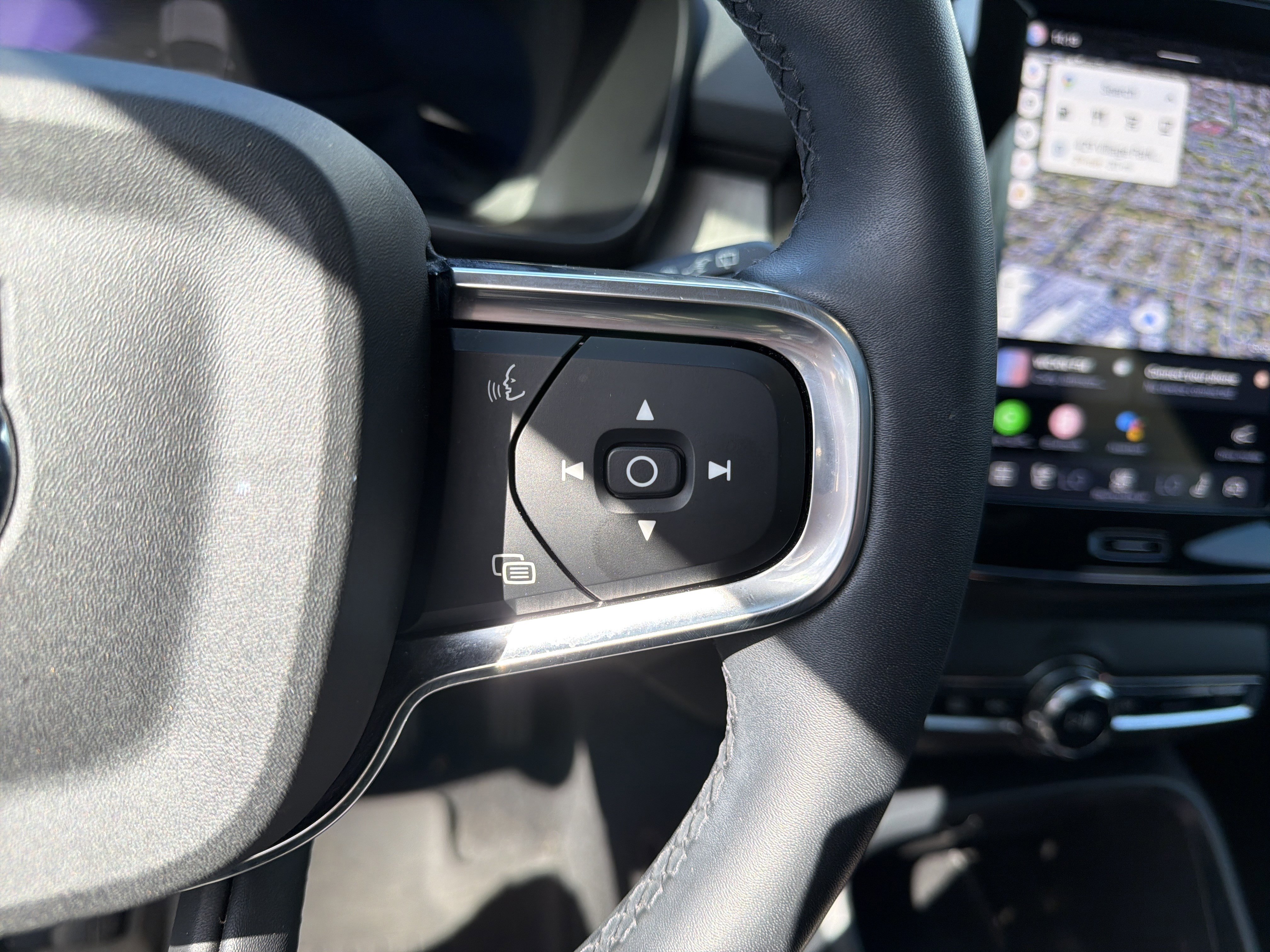 Certified 2023 Volvo XC40 B4 Plus w/ Driver Assist Package image 20