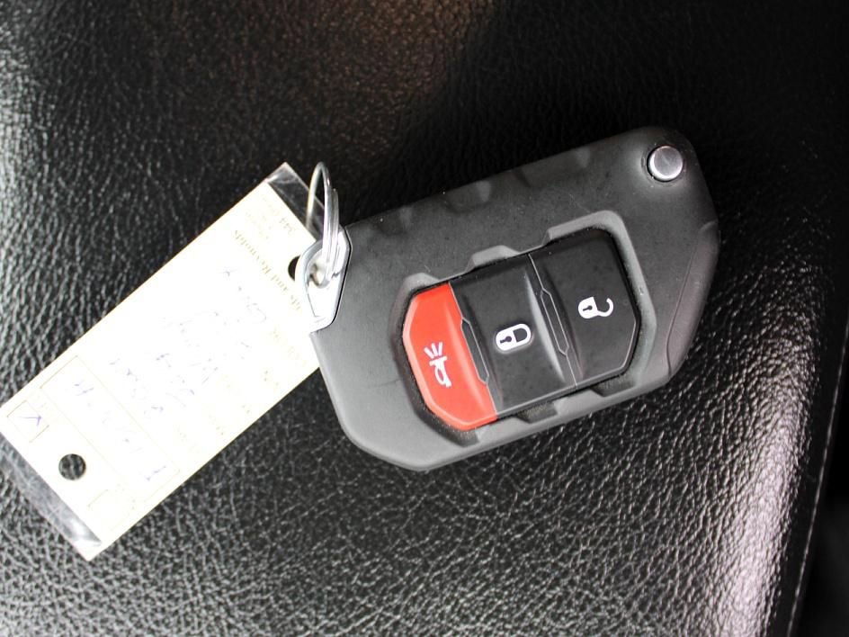 Used 2024 Jeep Wrangler Unlimited Rubicon w/ XTREMEE 35" Tire Package image 20