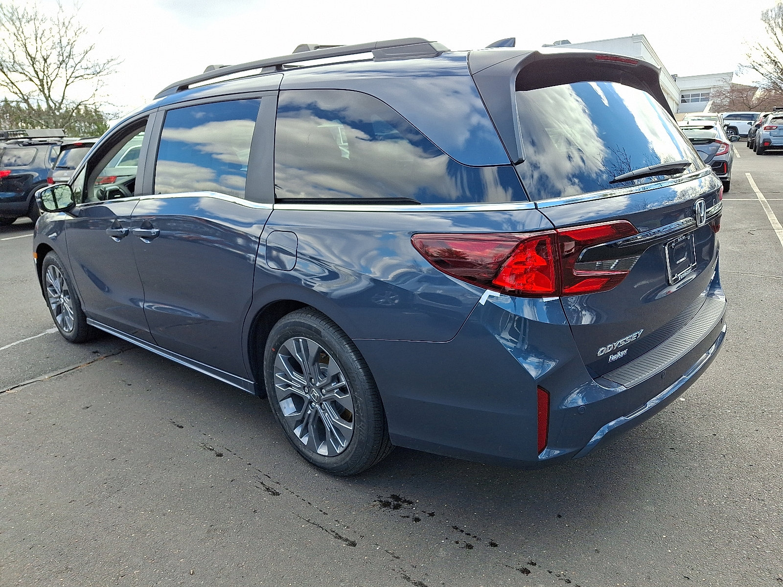 New 2026 Honda Odyssey Touring image 3