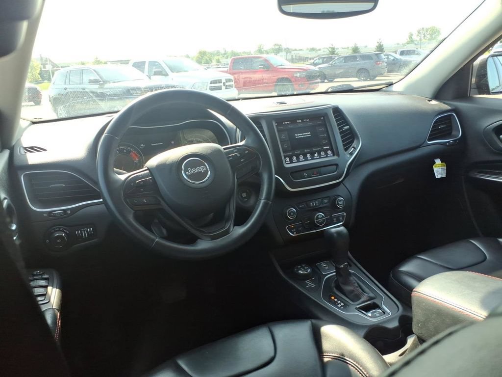 Used 2019 Jeep Cherokee Trailhawk w/ Cold Weather Group AWD/4WD image 10