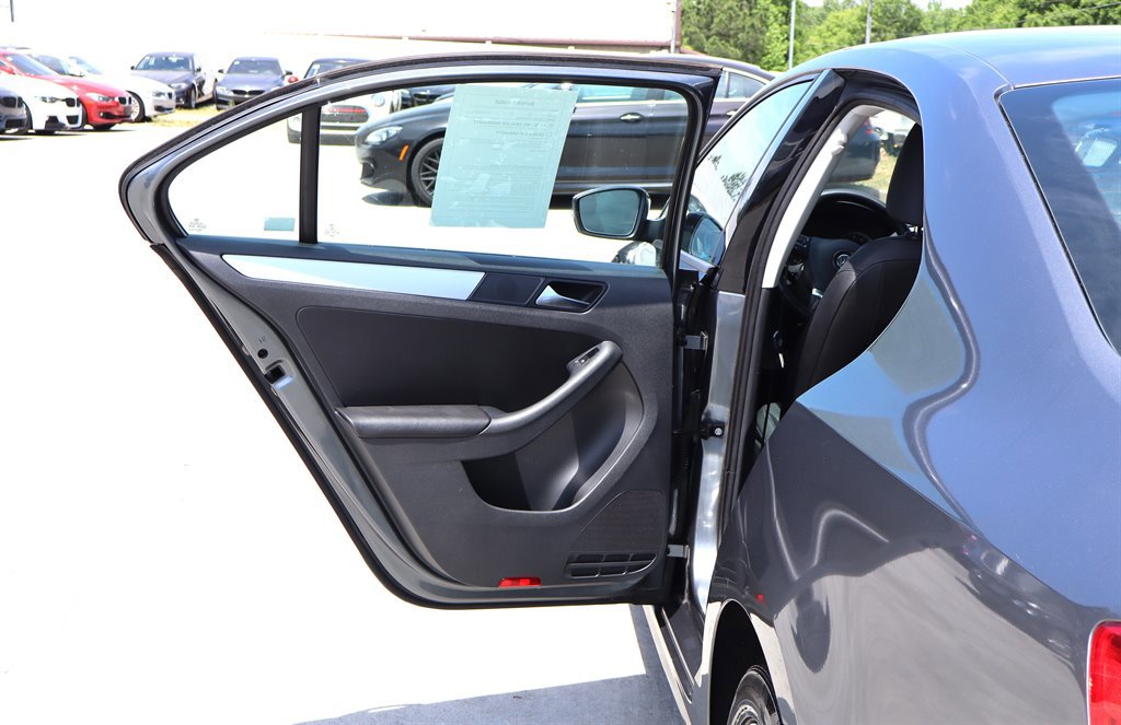 Used 2012 Volkswagen Jetta TDI FWD image 27