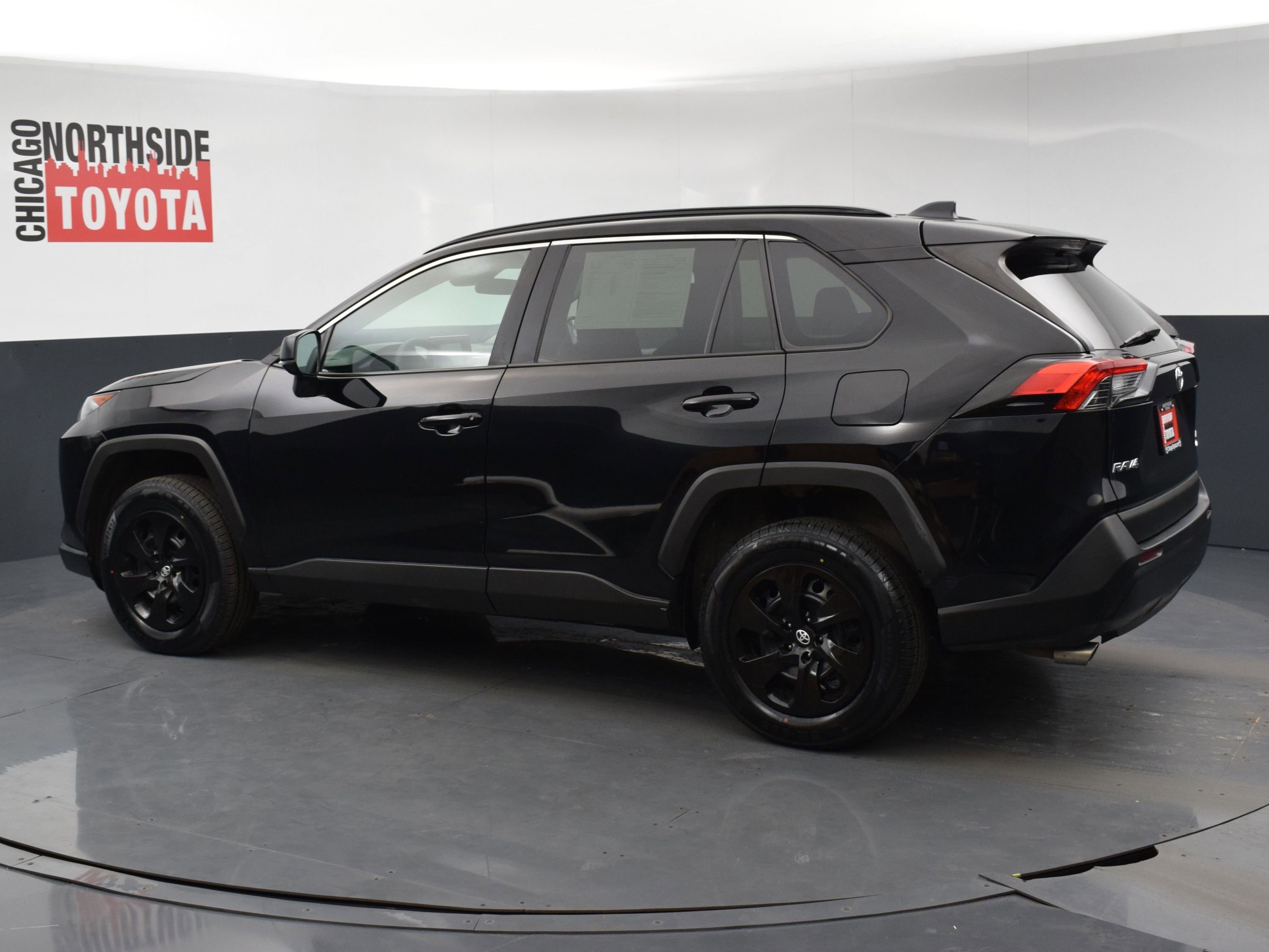 Used 2021 Toyota RAV4 LE AWD/4WD image 2