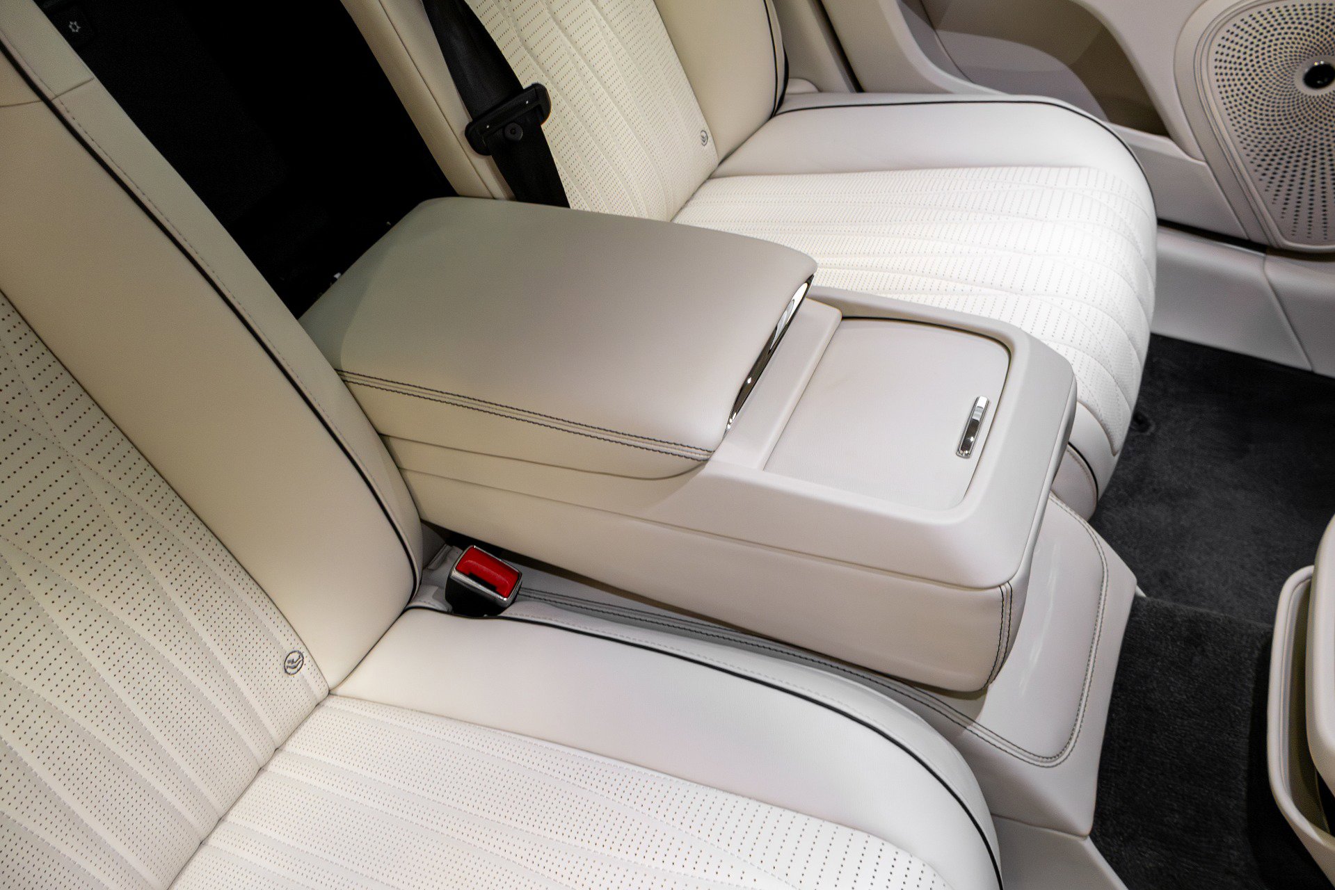 Used 2021 Bentley Flying Spur W12 image 26