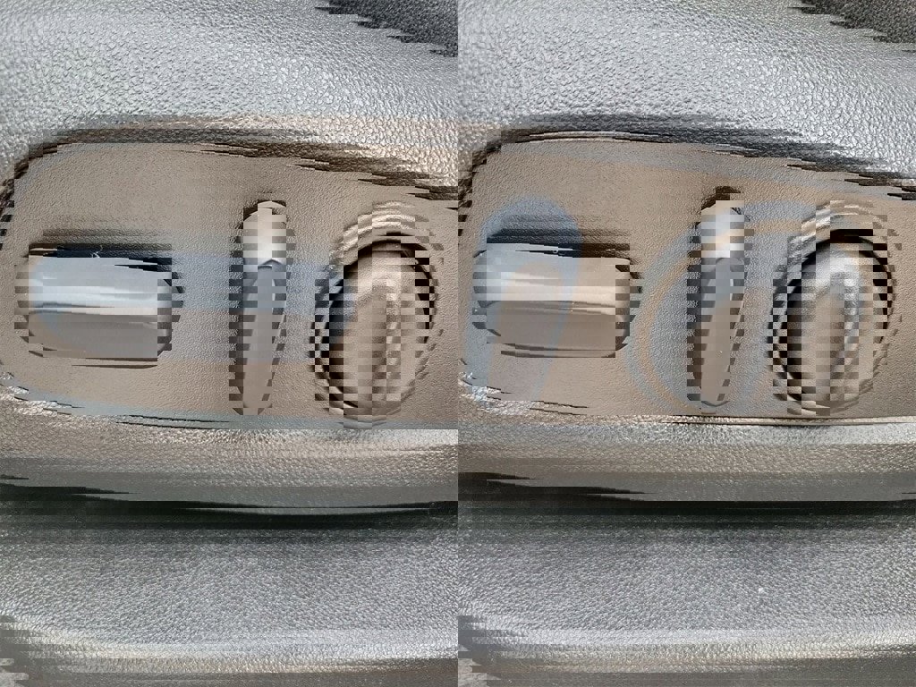 Used 2023 Chevrolet Equinox LS w/ LS Convenience Package image 17