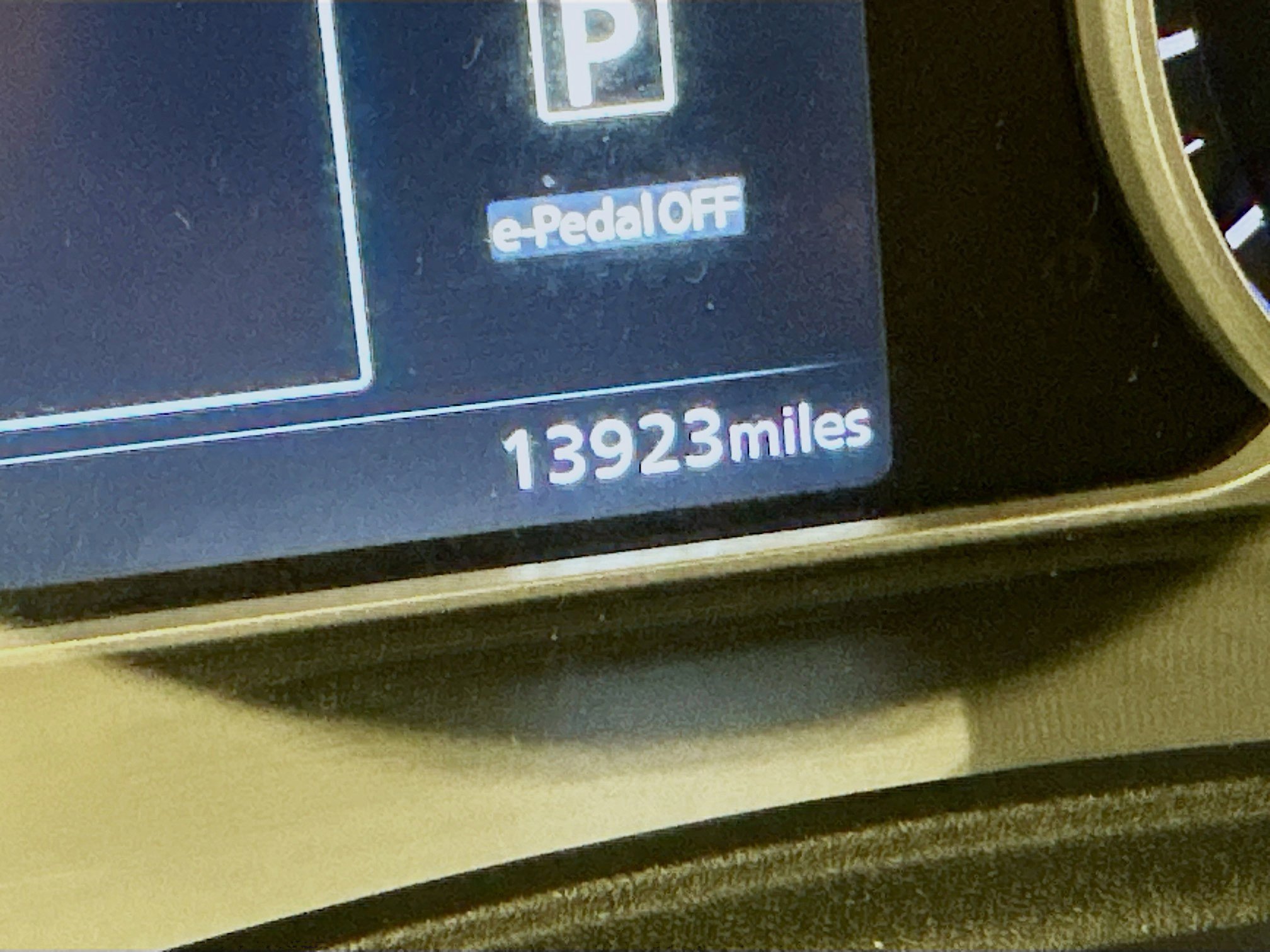 Used 2025 Nissan Leaf S image 19