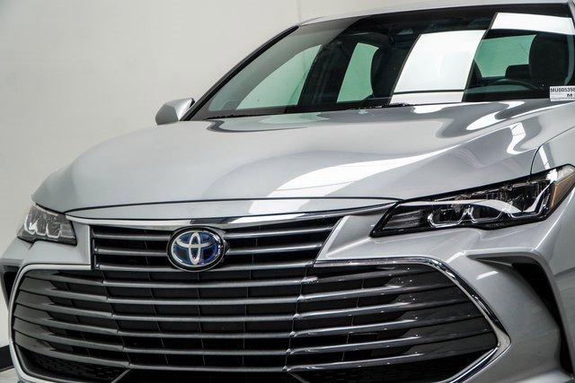 Used 2021 Toyota Avalon XLE w/ Moonroof Package image 2