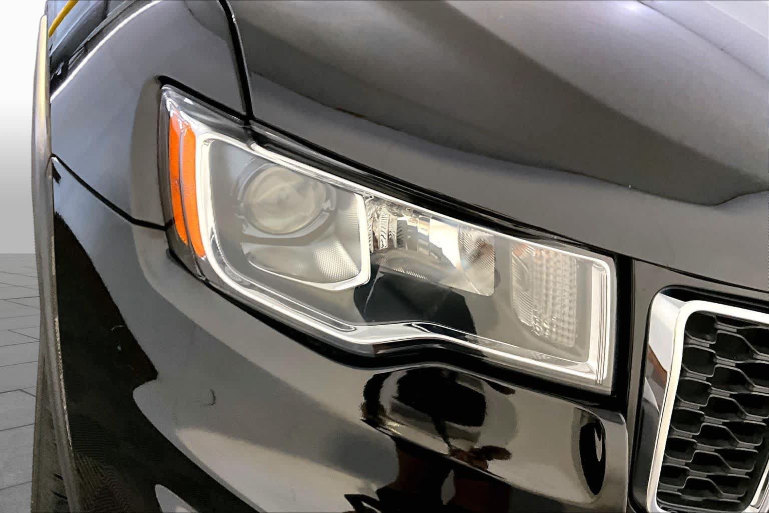 Used 2020 Jeep Grand Cherokee Limited AWD/4WD image 27