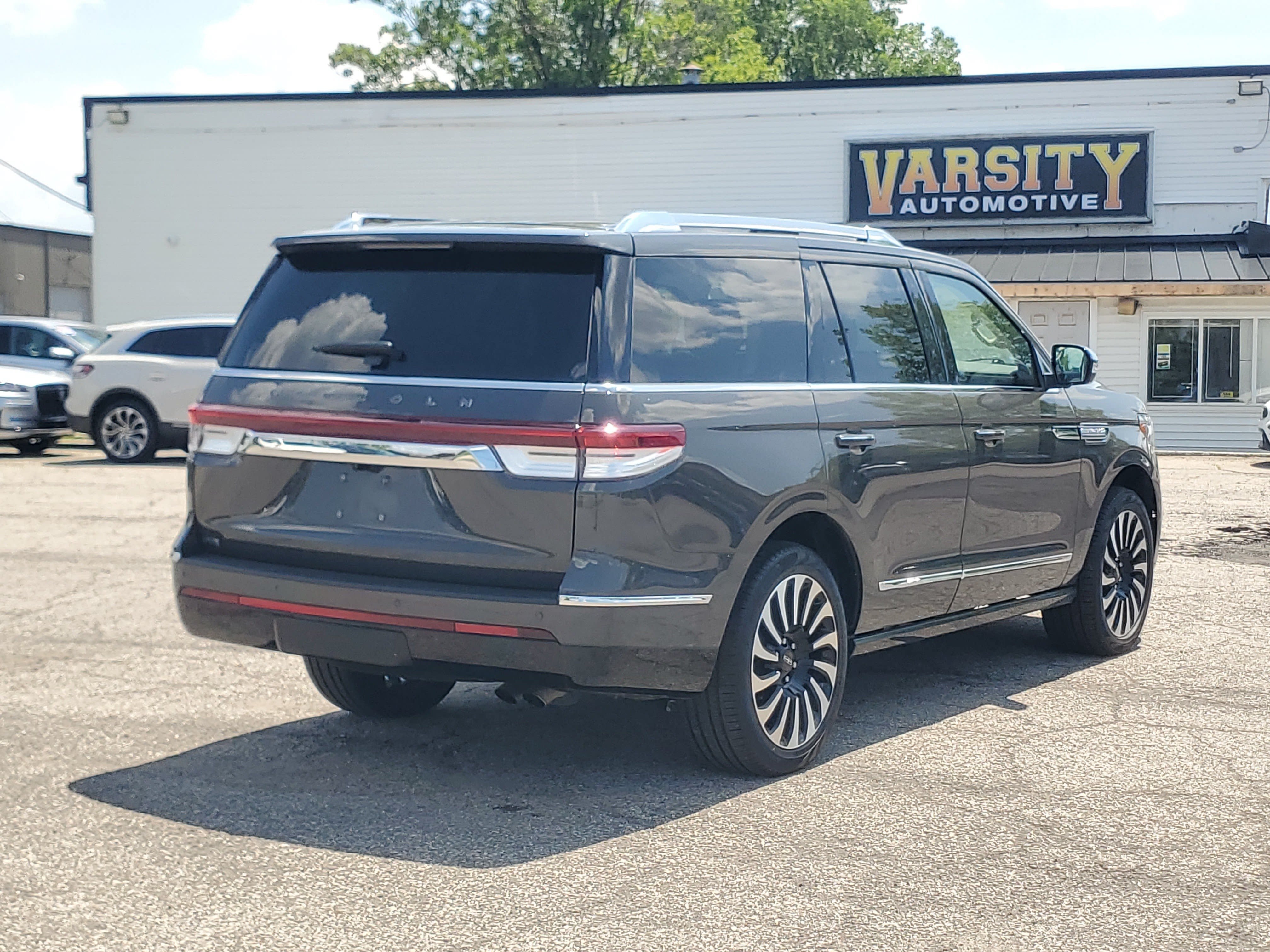 Certified 2024 Lincoln Navigator Black Label AWD/4WD image 6