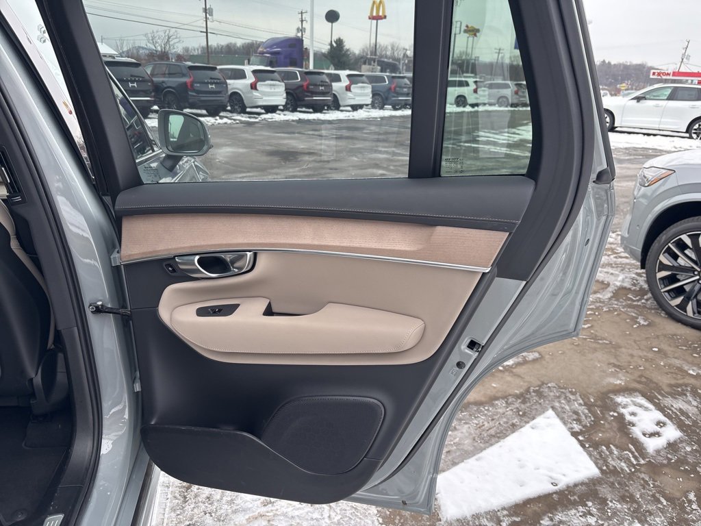 Certified 2025 Volvo XC90 B6 Plus image 45