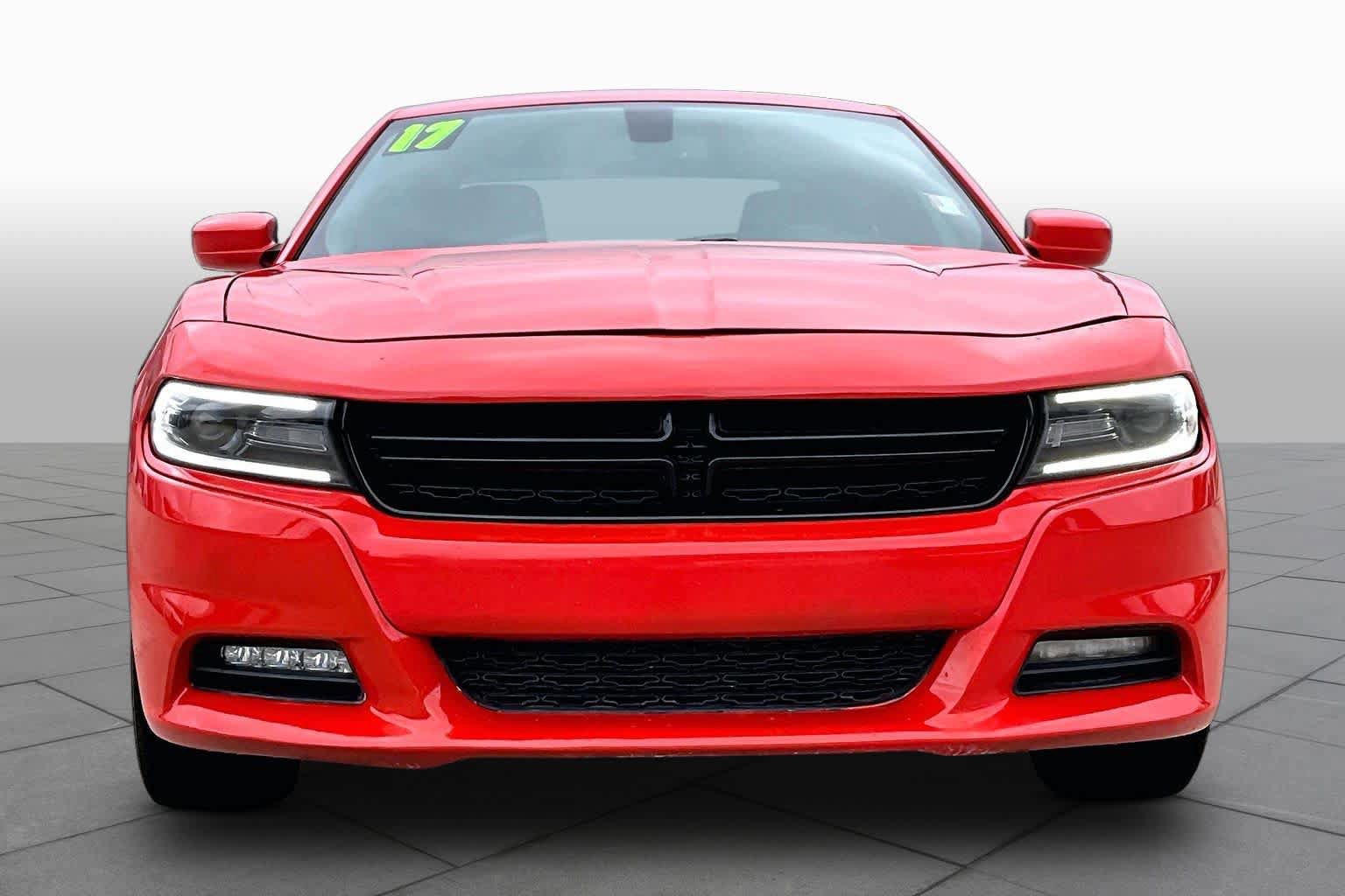 Used 2017 Dodge Charger SXT w/ Plus Group RWD image 3