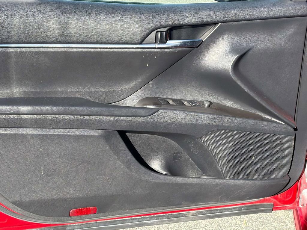 Used 2022 Toyota Camry SE FWD image 23