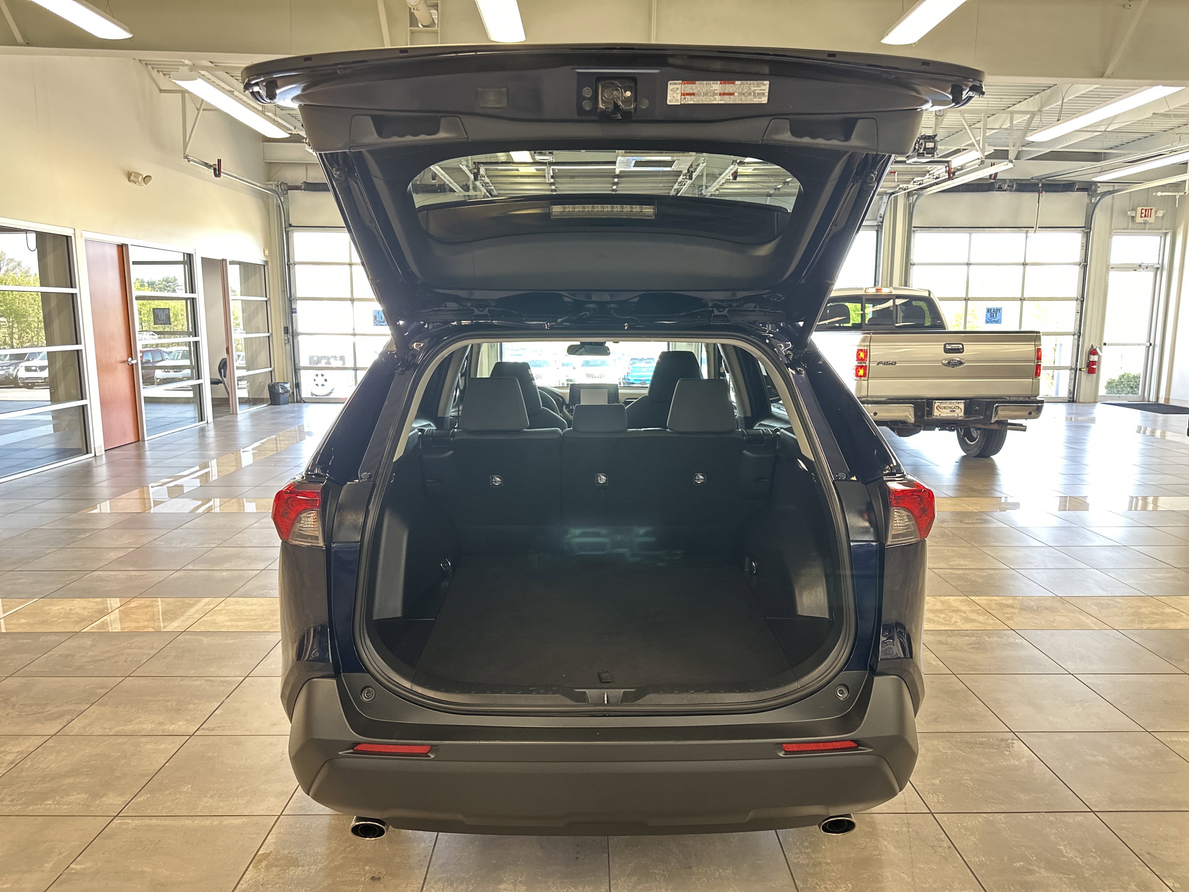 Used 2022 Toyota RAV4 XLE w/ Convenience Package image 27