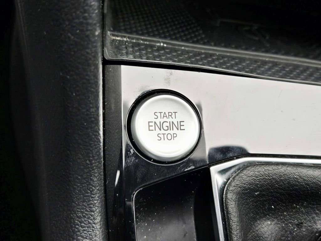 Used 2024 Volkswagen Taos SE image 29