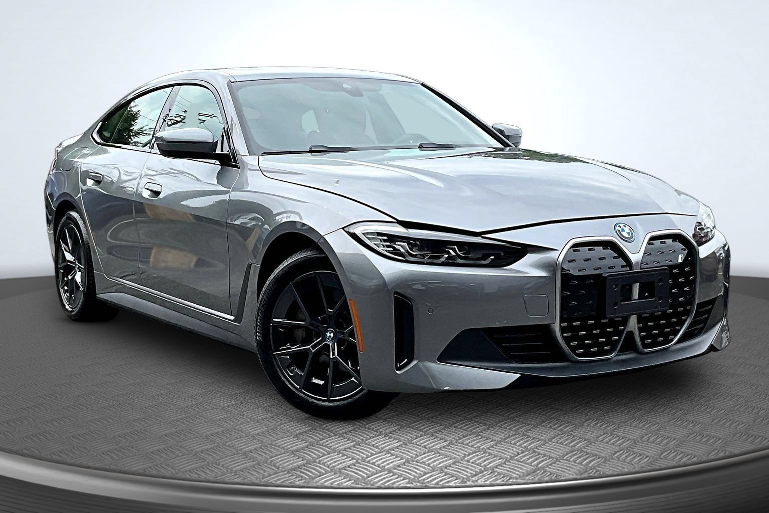 Used 2023 BMW i4 eDrive40 w/ Premium Package RWD image 2