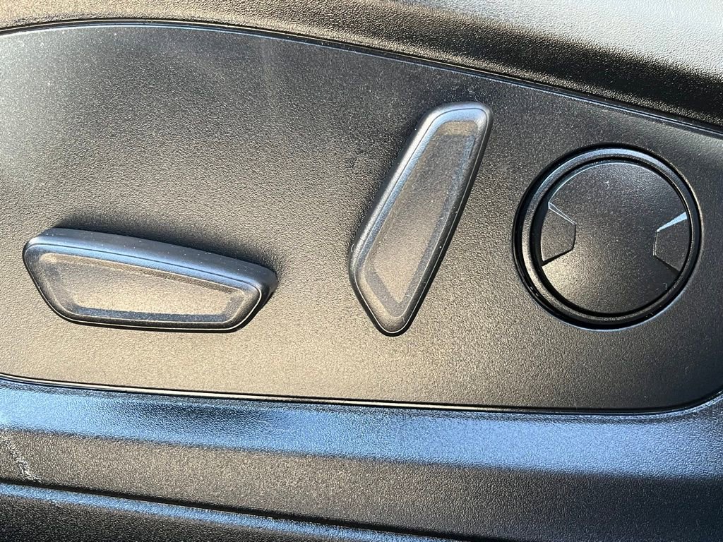 Used 2022 Ford Explorer XLT w/ Equipment Group 202A image 20