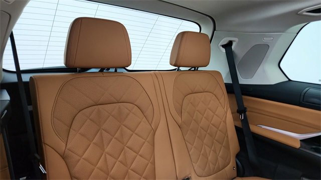 Used 2025 BMW X7 xDrive40i w/ Executive Package image 29