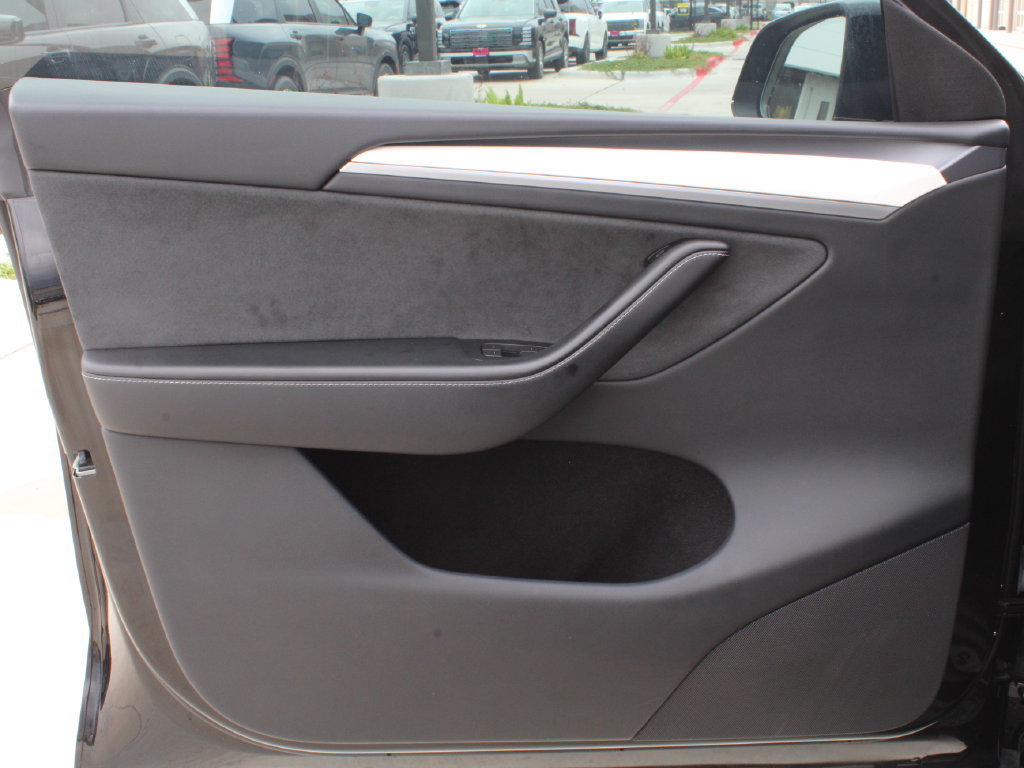 Used 2024 Tesla Model Y Performance AWD/4WD image 16