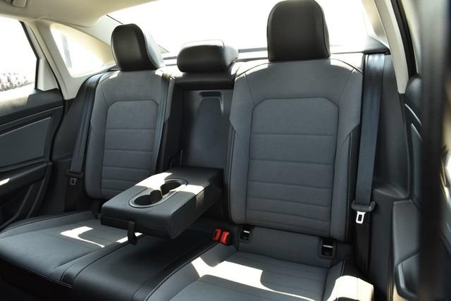 Used 2025 Volkswagen Jetta SE w/ Sunroof Package FWD image 23