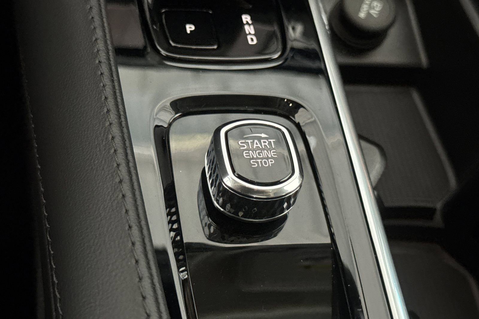 Certified 2024 Volvo XC90 B6 Plus image 26