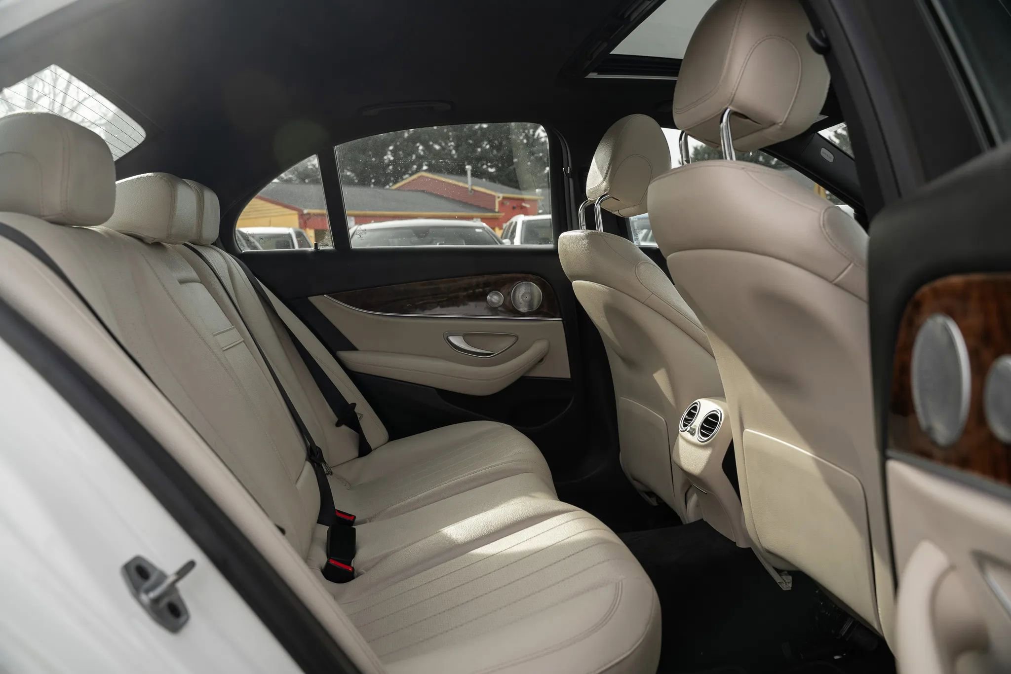 Used 2018 Mercedes-Benz E 300 4MATIC image 11